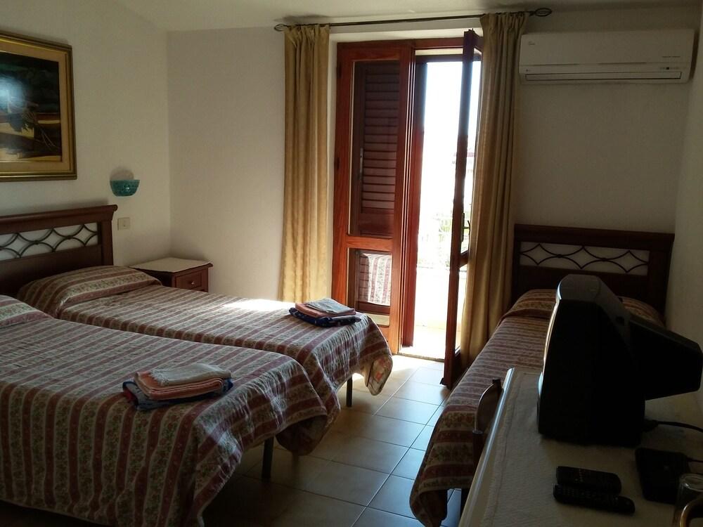 Scano Comfort Inn سانتا تيريزا غالّورا المظهر الخارجي الصورة